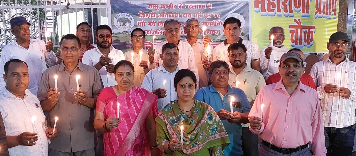 धामपुर में इस्लामिक आतंकवाद का पुतला फूंकते विहिप बजरंग दल कार्यकर्ता स्रोत संवाद धामपुर में इस्लामिक आतंकवाद का पुतला फूंकते विहिप बजरंग दल कार्यकर्ता स्रोत संवाद