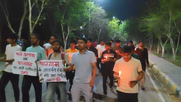 24सीटीके35... रोहतक में वीरवार की शाम को पहलगाम में हुए आतंकी हमले के विरोध में अंबेडकर चौक पर 24सीटीके35... रोहतक में वीरवार की शाम को पहलगाम में हुए आतंकी हमले के विरोध में अंबेडकर चौक पर
