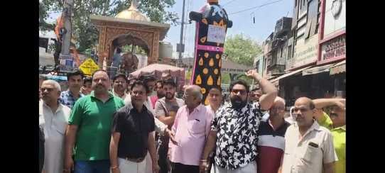 24सीटीके35... रोहतक में वीरवार की शाम को पहलगाम में हुए आतंकी हमले के विरोध में अंबेडकर चौक पर 24सीटीके35... रोहतक में वीरवार की शाम को पहलगाम में हुए आतंकी हमले के विरोध में अंबेडकर चौक पर