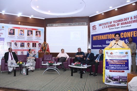 जम्मू कश्मीर के पहलगाम में सैलानियों पर हुए आतंकी हमलों के विरोध प्रदर्शन में मशाल जुलूस निकालत जम्मू कश्मीर के पहलगाम में सैलानियों पर हुए आतंकी हमलों के विरोध प्रदर्शन में मशाल जुलूस निकालत