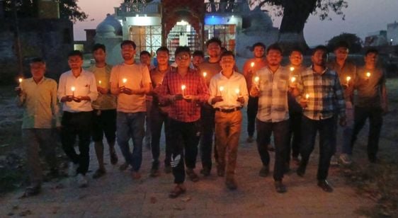 कुंवरगांव में पाकिस्तान का पुतला फूंक कर विरोध प्रदर्शन करते नगरवासी। संवाद
