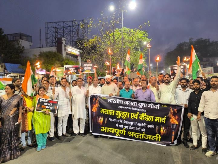 महिला संगठनों ने कैंडिल मार्च निकालकर दी श्रद्धांजलि। महिला संगठनों ने कैंडिल मार्च निकालकर दी श्रद्धांजलि।