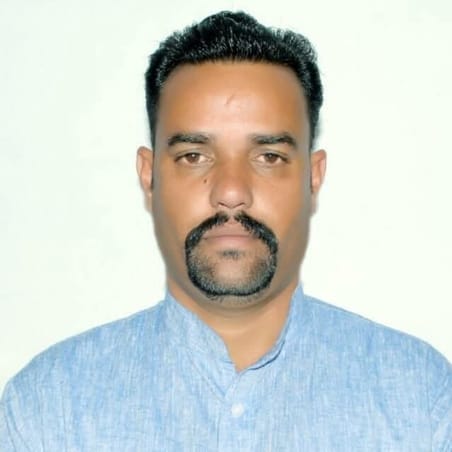 देहरा में आतंकवाद का पुतला फूंकते समय नारेबाजी करते हुए लोग और पूर्व विधायक होशियार सिंह। स्रो देहरा में आतंकवाद का पुतला फूंकते समय नारेबाजी करते हुए लोग और पूर्व विधायक होशियार सिंह। स्रो