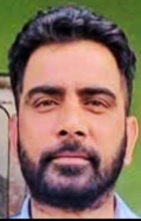 देहरा में आतंकवाद का पुतला फूंकते समय नारेबाजी करते हुए लोग और पूर्व विधायक होशियार सिंह। स्रो देहरा में आतंकवाद का पुतला फूंकते समय नारेबाजी करते हुए लोग और पूर्व विधायक होशियार सिंह। स्रो