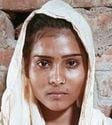 चौराडीह गांव में फांसी से हुई मौत के बाद घटना की जांच करती पुलिस। संवाद चौराडीह गांव में फांसी से हुई मौत के बाद घटना की जांच करती पुलिस। संवाद
