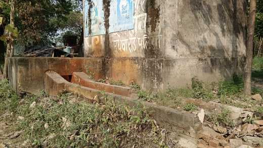 रहमतपुर सरकारी नलकूप का हाल। संवाद रहमतपुर सरकारी नलकूप का हाल। संवाद