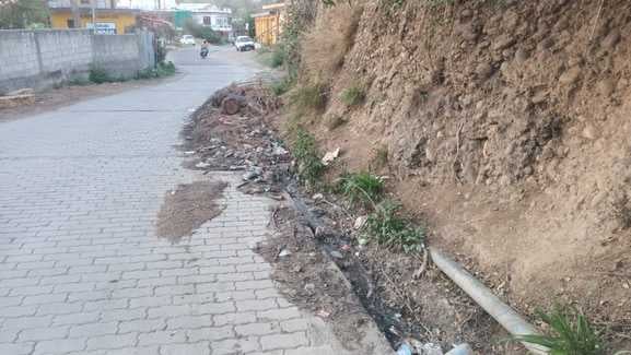 सलौणी बाजार में पसरी गंदगी। संवाद