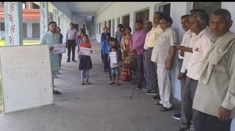विश्व हिंदू महासंघ के पदाधिकारी खिरनीबाग चौराहा पर पाकिस्तान का पुतला फूंकते हुए। संवाद विश्व हिंदू महासंघ के पदाधिकारी खिरनीबाग चौराहा पर पाकिस्तान का पुतला फूंकते हुए। संवाद