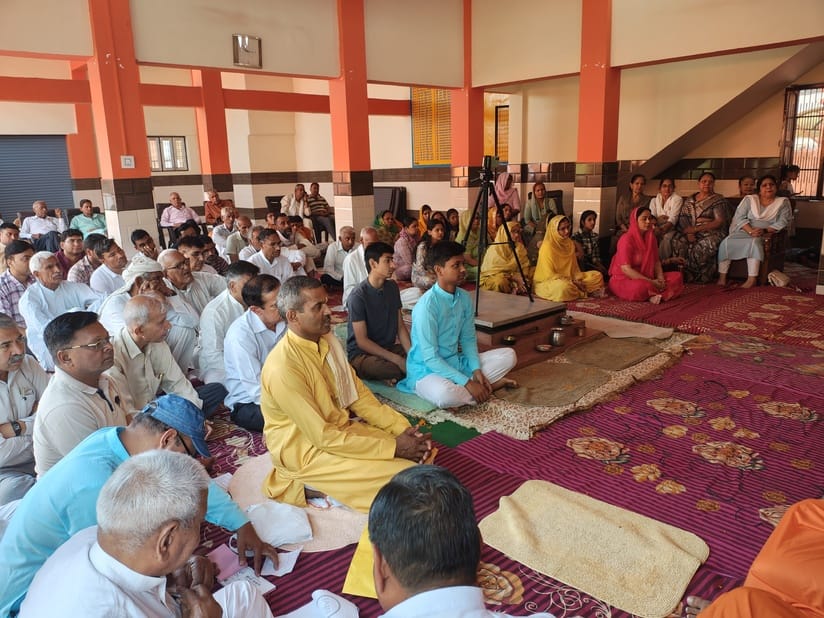 27जेएनडी02-आर्य समाज रामनगर में आयोजित सत्संग में प्रवचन सुनाते हुए भजन उपदेशक। स्रोत श्रद्धालु 27जेएनडी02-आर्य समाज रामनगर में आयोजित सत्संग में प्रवचन सुनाते हुए भजन उपदेशक। स्रोत श्रद्धालु