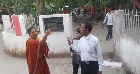 बेबस मां का वीडियो वायरल