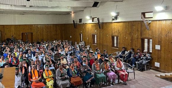 बचत भवन रिकांगपिओ में आयोजित जिला स्तरीय संगोष्ठी में कार्यकर्ता को संबोधित करते चौपाल के विधा बचत भवन रिकांगपिओ में आयोजित जिला स्तरीय संगोष्ठी में कार्यकर्ता को संबोधित करते चौपाल के विधा