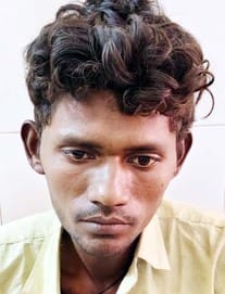 गांव महुआ पाठक के पास कार ई रिक्शा की टक्कर में घायल शिवम। संवाद गांव महुआ पाठक के पास कार ई रिक्शा की टक्कर में घायल शिवम। संवाद