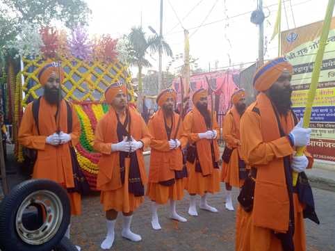 श्री गुरूद्वारा दशमेश अस्थान  नाहन में भाई कुलविंद्र सिंह शबद कीर्तन करते हुए। संवाद