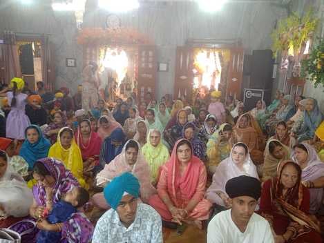 श्री गुरूद्वारा दशमेश अस्थान  नाहन में भाई कुलविंद्र सिंह शबद कीर्तन करते हुए। संवाद