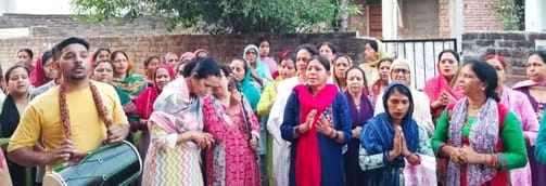 देहरा में भगवान परशुराम जयंती पर आयोजित कार्यक्रम में उपस्थित लोग। स्रोत: आयोजक देहरा में भगवान परशुराम जयंती पर आयोजित कार्यक्रम में उपस्थित लोग। स्रोत: आयोजक