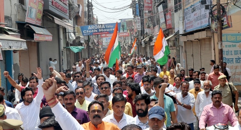 बिजनौर में पहलगाम की घटना के विरोध में बंद मुख्य बाजार। संवाद