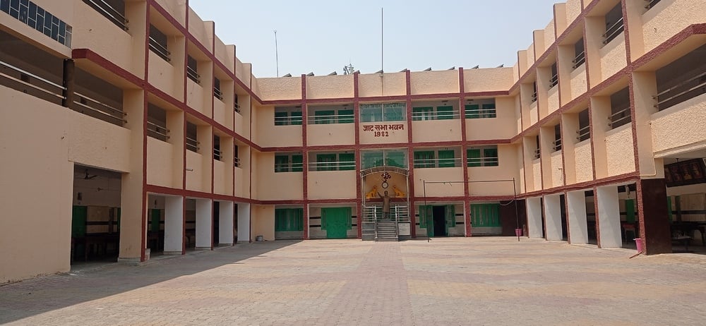 कुरुक्षेत्र। जाट धर्मशाला में मतदान केंद्र करते कर्मचारी। संवाद कुरुक्षेत्र। जाट धर्मशाला में मतदान केंद्र करते कर्मचारी। संवाद