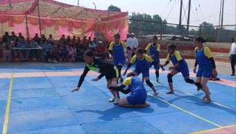 मार्च पास्ट में अव्वल रही जोगिंद्रनगर की टीम को सम्मानित करते मुख्यातिथि। -स्रोत : संस्थान मार्च पास्ट में अव्वल रही जोगिंद्रनगर की टीम को सम्मानित करते मुख्यातिथि। -स्रोत : संस्थान