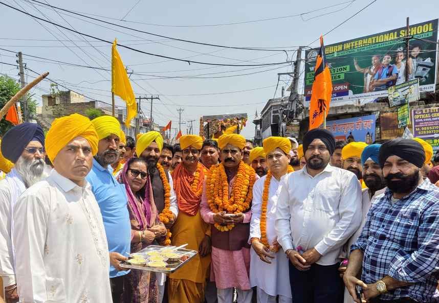 परशुराम जयंती के उपलक्ष्य पर शोभायात्रा के दृश्य।