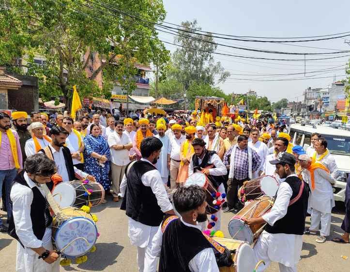 परशुराम जयंती के उपलक्ष्य पर शोभायात्रा के दृश्य।
