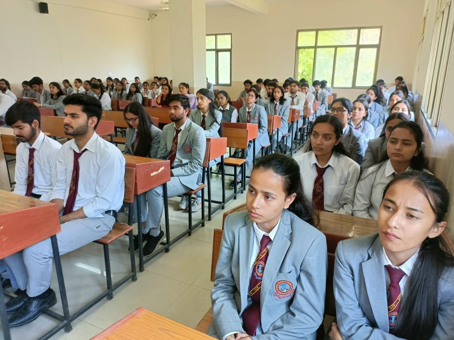 राजकीय फार्मेसी कालेज रोहड़ू की छात्रा प्रगति पुलिस की पाठशाला कार्यक्रम मे राजकीय फार्मेसी कालेज रोहड़ू की छात्रा प्रगति पुलिस की पाठशाला कार्यक्रम मे
