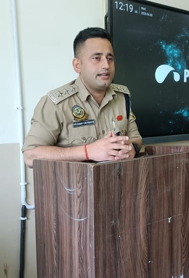 राजकीय फार्मेसी कालेज रोहड़ू की छात्रा प्रगति पुलिस की पाठशाला कार्यक्रम मे राजकीय फार्मेसी कालेज रोहड़ू की छात्रा प्रगति पुलिस की पाठशाला कार्यक्रम मे