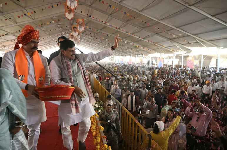 सामूहिक विवाह में CM ने धार जिले में 270 करोड से अधिक के विकास कार्यों का किया भूमि पूजन लोकार्