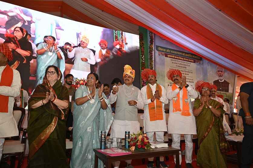सामूहिक विवाह में CM ने धार जिले में 270 करोड से अधिक के विकास कार्यों का किया भूमि पूजन लोकार्