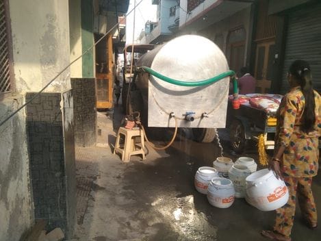 30जेएनडी35: नरवाना में नहर से पानी निकालने के लिए रखे गए पंपसेट। संवाद