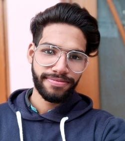बिजनौर में वीकेआईटी कॉलेज के पास सड़क दुर्घटना में क्षतिग्रस्त गाड़ी को देखती भीड़। स्रोत ग्राम बिजनौर में वीकेआईटी कॉलेज के पास सड़क दुर्घटना में क्षतिग्रस्त गाड़ी को देखती भीड़। स्रोत ग्राम