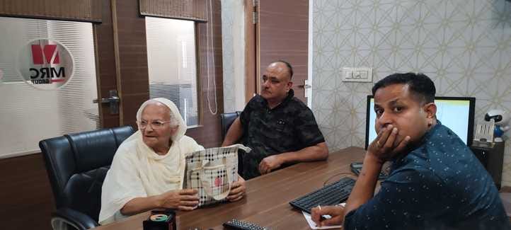 आईएसबीटी ऊना के नजदीक लूट का शिकार हुई बुजुर्ग महिला।  -स्रोत : जागरूक पाठक