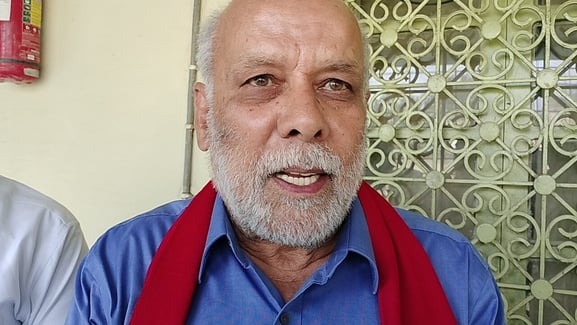 शाहजहांपुर में जीएफ कॉलेज में अंतरराष्ट्रीय सेमिनार के दौरान किताब का विमोचन करते अतिथि। स्रोत शाहजहांपुर में जीएफ कॉलेज में अंतरराष्ट्रीय सेमिनार के दौरान किताब का विमोचन करते अतिथि। स्रोत