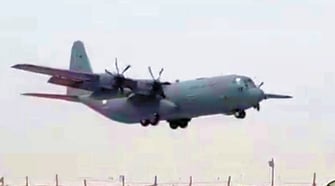 जलालाबाद के ग्राम पीरू स्थित गंगा एक्सप्रेसवे पर उड़ान भरते लड़ाकू विमान। संवाद