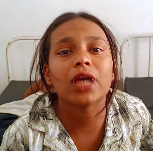 थुलगुला गांव में नहर के समीप विद्युत पोल से टकराई कार। संवाद थुलगुला गांव में नहर के समीप विद्युत पोल से टकराई कार। संवाद