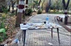 बिजनौर के इंदिरा पार्क में पार्टी के बाद खाली पड़ी शराब की बोतलें। स्राेत वीडियो ग्रैब बिजनौर के इंदिरा पार्क में पार्टी के बाद खाली पड़ी शराब की बोतलें। स्राेत वीडियो ग्रैब