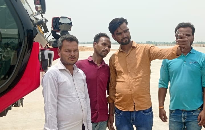 जलालाबाद में हवाई पट्टी से रवाना होता वायु सेना का ट्रक। संवाद जलालाबाद में हवाई पट्टी से रवाना होता वायु सेना का ट्रक। संवाद