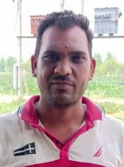 सिंगथरा गांव में बिजली को लेकर प्रदर्शन करते लोग। संवाद सिंगथरा गांव में बिजली को लेकर प्रदर्शन करते लोग। संवाद