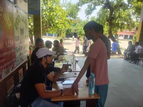 04jjrp14- शहीद रमेश कुमार राजकीय माडल संस्कृति स्कूल से परीक्षा देने के बाद बाहर आते परीक्षार्थ 04jjrp14- शहीद रमेश कुमार राजकीय माडल संस्कृति स्कूल से परीक्षा देने के बाद बाहर आते परीक्षार्थ