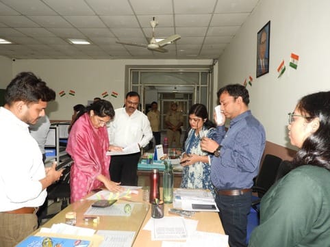 सोमवार रात में कंट्रोल रूम का ओचक निरीक्षण करती प्रबंध निदेशक पीवीवीएनएल सोमवार रात में कंट्रोल रूम का ओचक निरीक्षण करती प्रबंध निदेशक पीवीवीएनएल