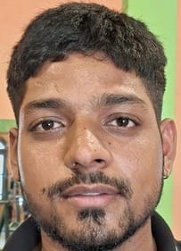 उझानी में जिम में कसरत करता युवक। संवाद उझानी में जिम में कसरत करता युवक। संवाद