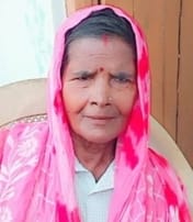 बढापुर केग्राम कुंजेटा में वृद्ध दंपती की जलकर हुई मौत की घटना के बाद मौके पर जमा भीड़। संवाद