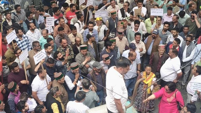 बिजली बोर्ड़ कर्मचारियों, इंजीनियरों और पेंशनरों की जॉइंट एक्शन कमेटी ने मंगलवार को रामपुर में ज बिजली बोर्ड़ कर्मचारियों, इंजीनियरों और पेंशनरों की जॉइंट एक्शन कमेटी ने मंगलवार को रामपुर में ज