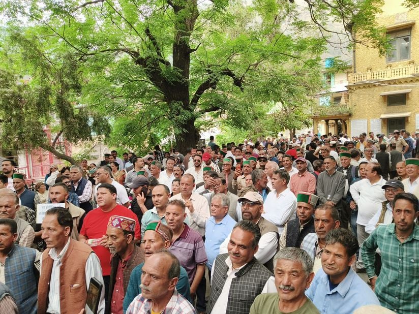 बिजली बोर्ड़ कर्मचारियों, इंजीनियरों और पेंशनरों की जॉइंट एक्शन कमेटी ने मंगलवार को रामपुर में ज बिजली बोर्ड़ कर्मचारियों, इंजीनियरों और पेंशनरों की जॉइंट एक्शन कमेटी ने मंगलवार को रामपुर में ज