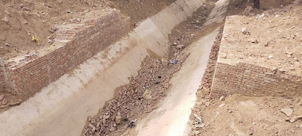 फोटो संख्या:60- देवास जलघर में टैंक नंबर सूखा--संवाद