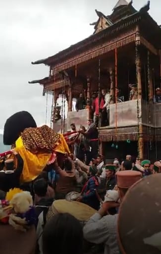 रोहडू के खशाधार में मंदिर की प्राण प्रतिष्ठा के समापन अवसर पर रोहडू के खशाधार में मंदिर की प्राण प्रतिष्ठा के समापन अवसर पर