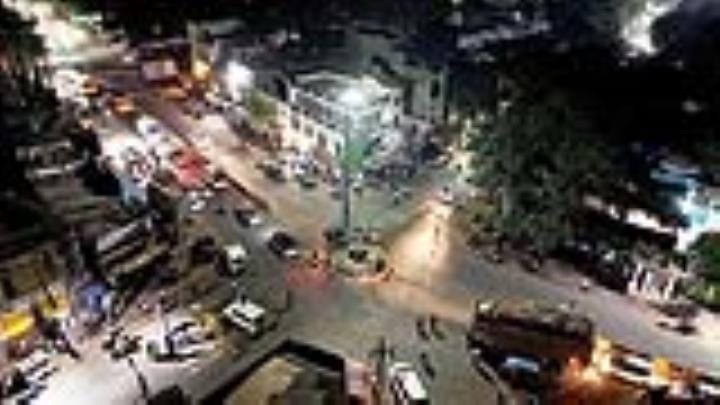 ब्लैकआउट के बाद शहर के सिनेमा रोड चौराहे का हाल। पुलिस विभाग ब्लैकआउट के बाद शहर के सिनेमा रोड चौराहे का हाल। पुलिस विभाग