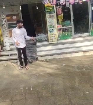 फोटो संख्या:-57 गांव झूक से गुजरती नहर में छोड़ा गया पानी--संवाद