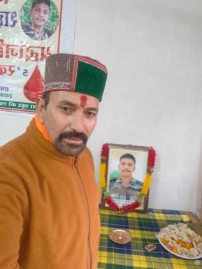 शहीद पवन धंगल के जीजा संजय जिंटू शहीद पवन धंगल के जीजा संजय जिंटू