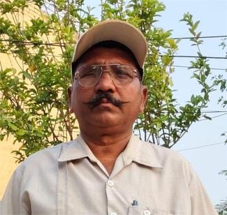 अंबाला छावनी की डिफेंस कॉलोनी में आप्रेशन सिंदूर की कामयाबी पर मुंह मीठा करते पूर्व सैनिक। संवा
