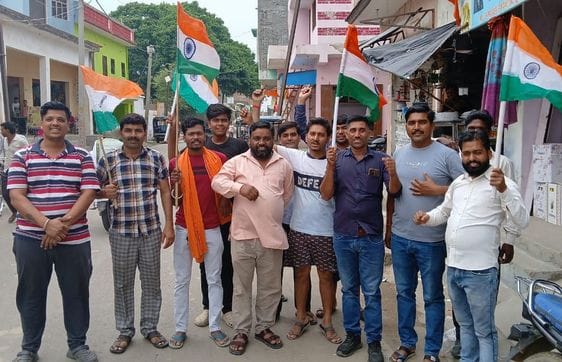 भामाशाह चौक पर खुशी का इजहार करते व्यापार मंडल के लोग। संवाद भामाशाह चौक पर खुशी का इजहार करते व्यापार मंडल के लोग। संवाद